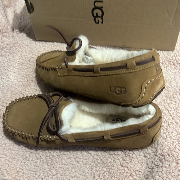UGG Dakota Slipper (Women) - Picture 11 of 12
